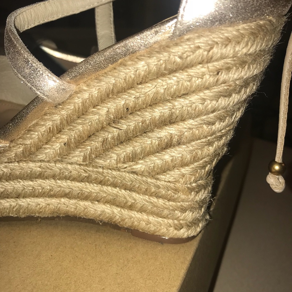 Sz 7.5 UGG gold wedge sandles - Picture 5 of 8